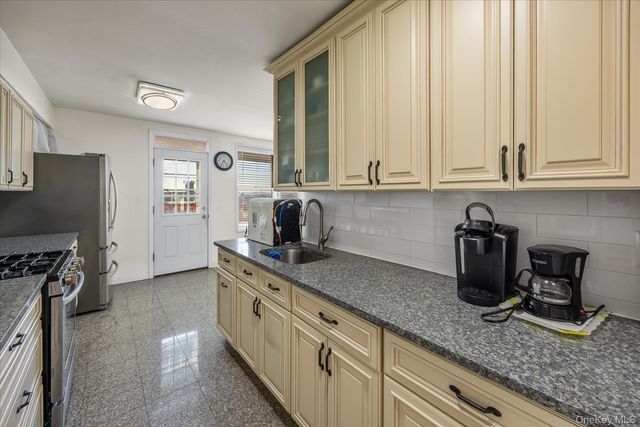 3425 150th Place 6E, Flushing, NY 11354