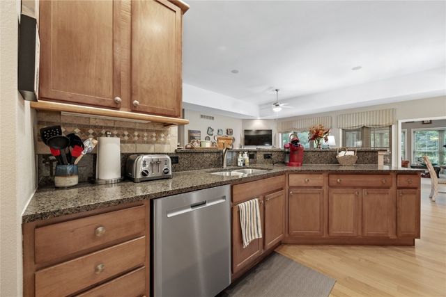 2244 Jessica Ln, Coralville, IA 52241