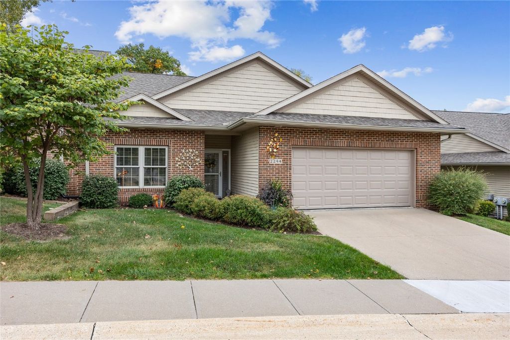 2244 Jessica Ln, Coralville, IA 52241