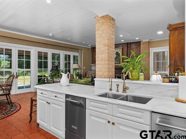 708 Richardson Lane, Henderson, TX 75654