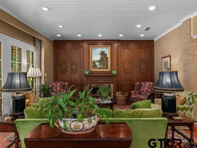 708 Richardson Lane, Henderson, TX 75654