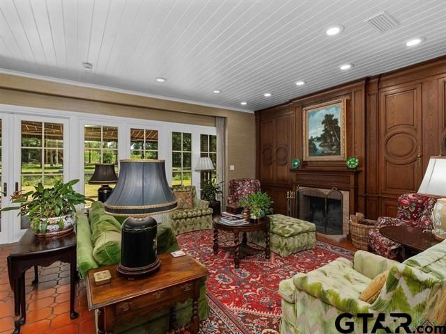 708 Richardson Lane, Henderson, TX 75654