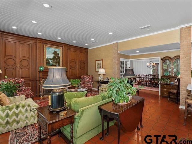 708 Richardson Lane, Henderson, TX 75654