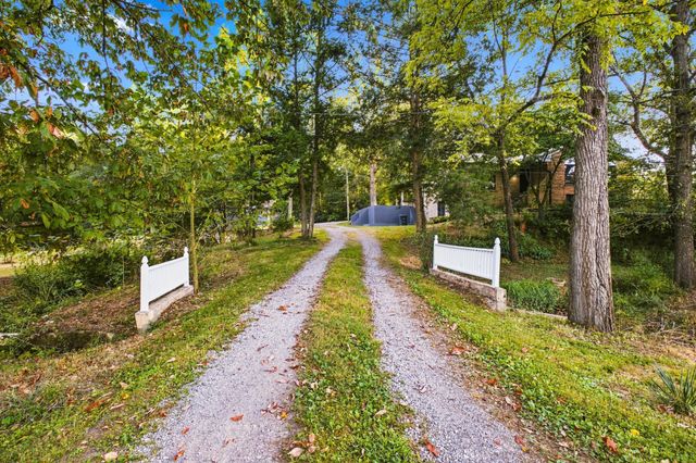 1444 Highway 52, E, Portland, TN 37148