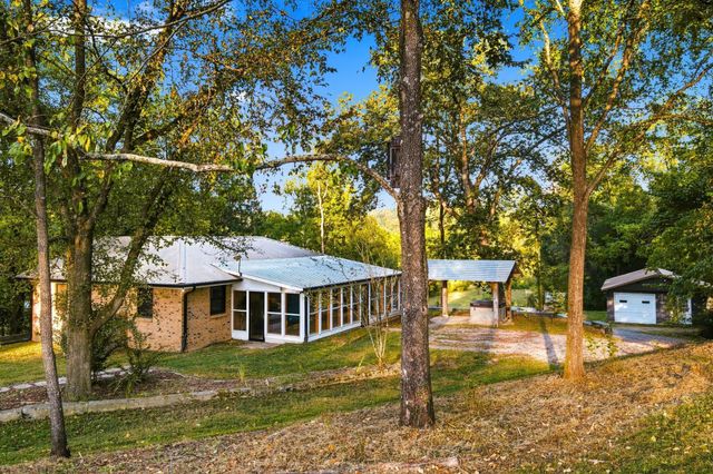1444 Highway 52, E, Portland, TN 37148