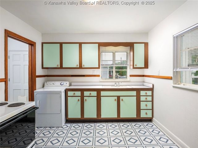 863 Valley Pike, St Albans, WV 25177