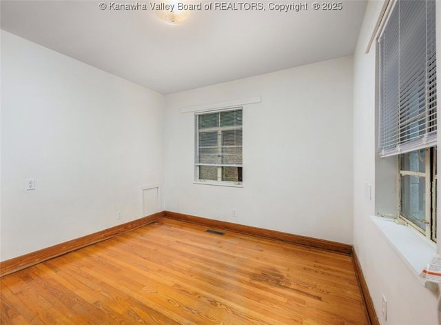 863 Valley Pike, St Albans, WV 25177