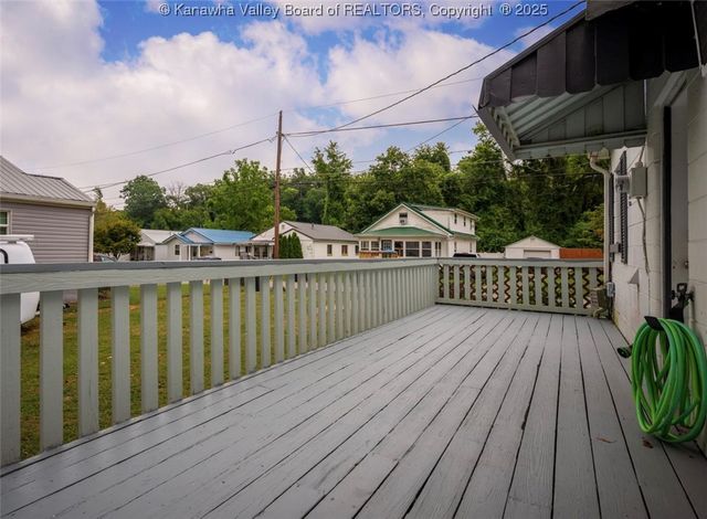 863 Valley Pike, St Albans, WV 25177