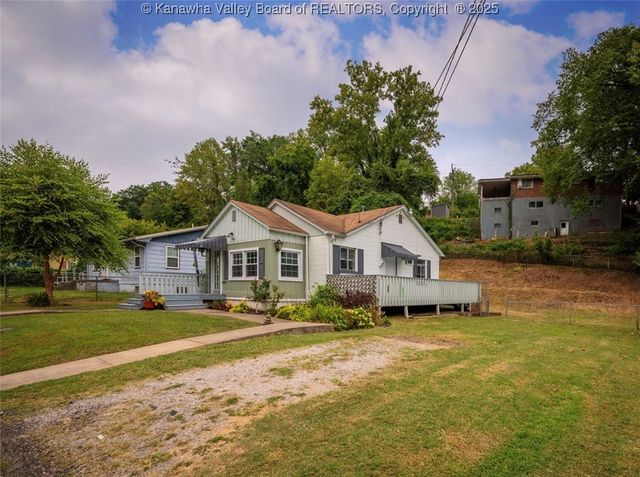 863 Valley Pike, St Albans, WV 25177