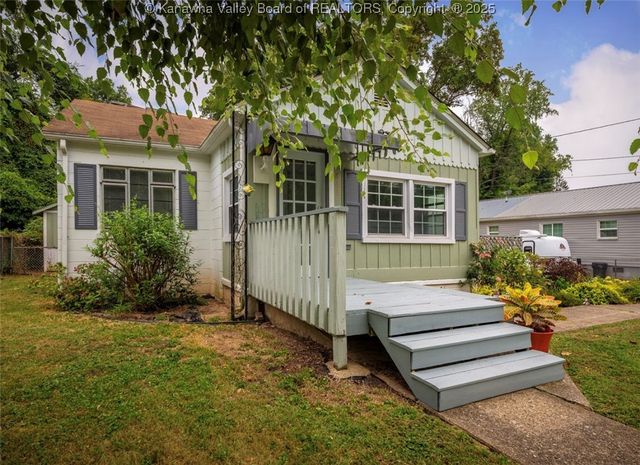 863 Valley Pike, St Albans, WV 25177