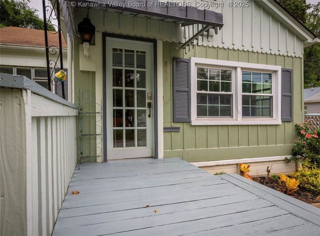 863 Valley Pike, St Albans, WV 25177