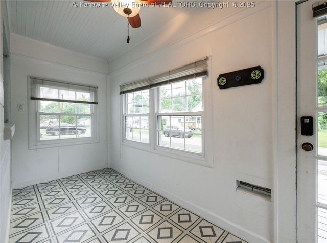 863 Valley Pike, St Albans, WV 25177