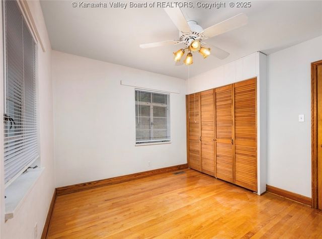 863 Valley Pike, St Albans, WV 25177