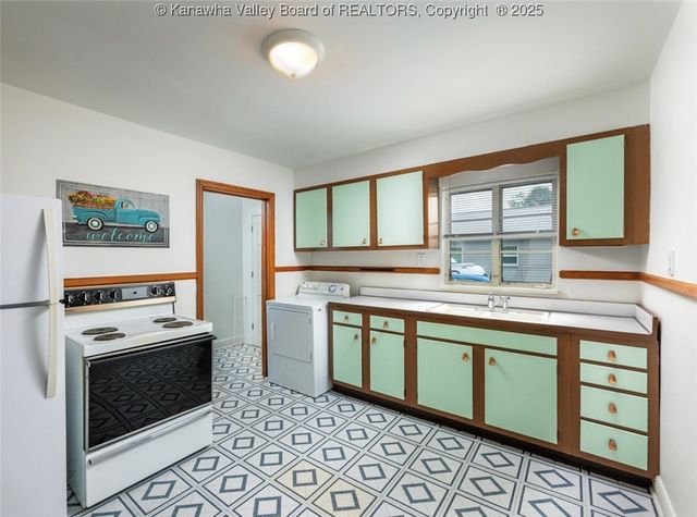 863 Valley Pike, St Albans, WV 25177