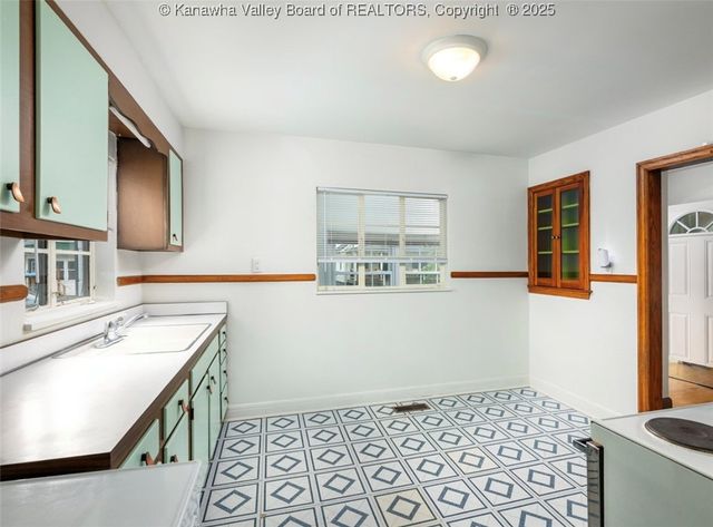 863 Valley Pike, St Albans, WV 25177