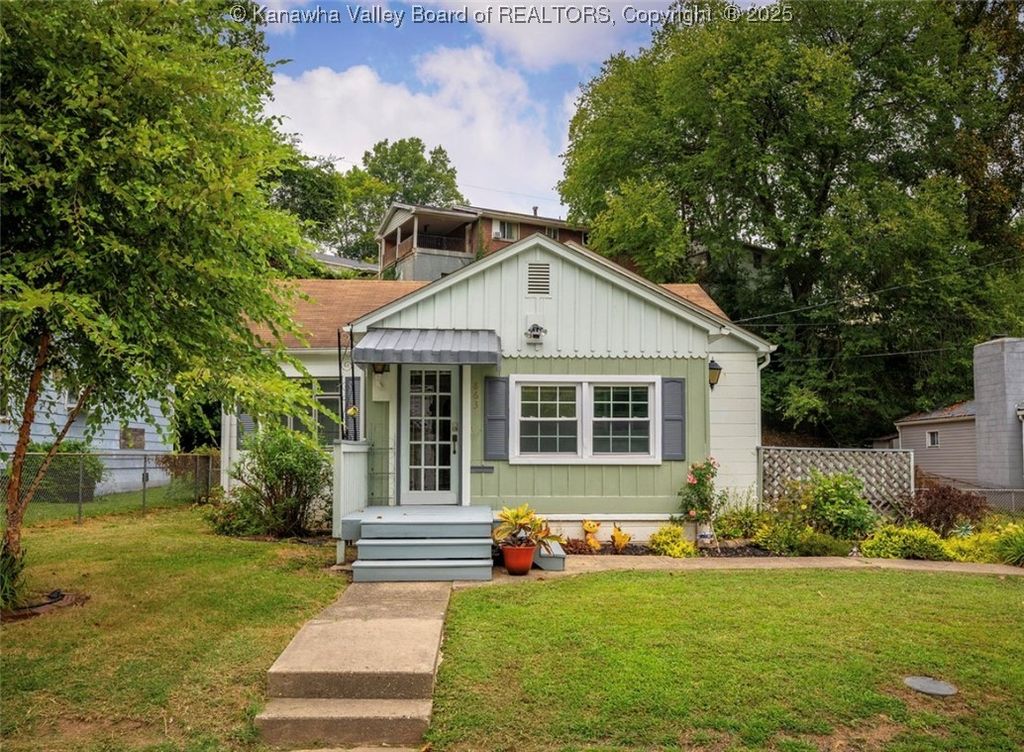 863 Valley Pike, St Albans, WV 25177