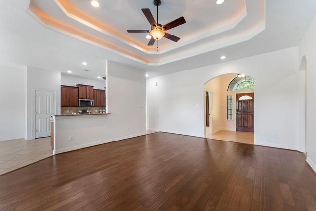 1719 Summergate Drive, Conroe, TX 77304