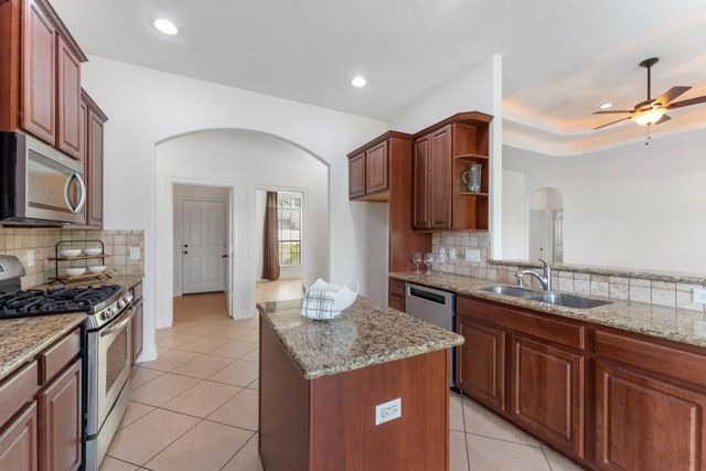 1719 Summergate Drive, Conroe, TX 77304