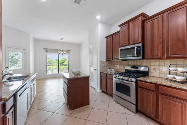 1719 Summergate Drive, Conroe, TX 77304