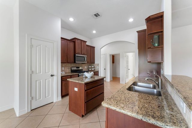 1719 Summergate Drive, Conroe, TX 77304