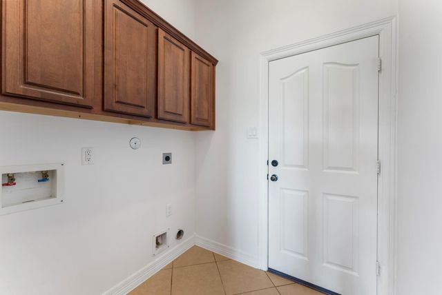 1719 Summergate Drive, Conroe, TX 77304