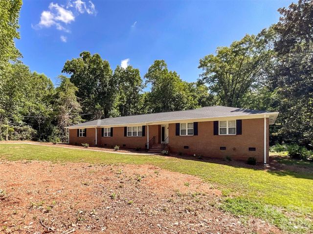 6728 Lakeside Drive, Charlotte, NC 28215