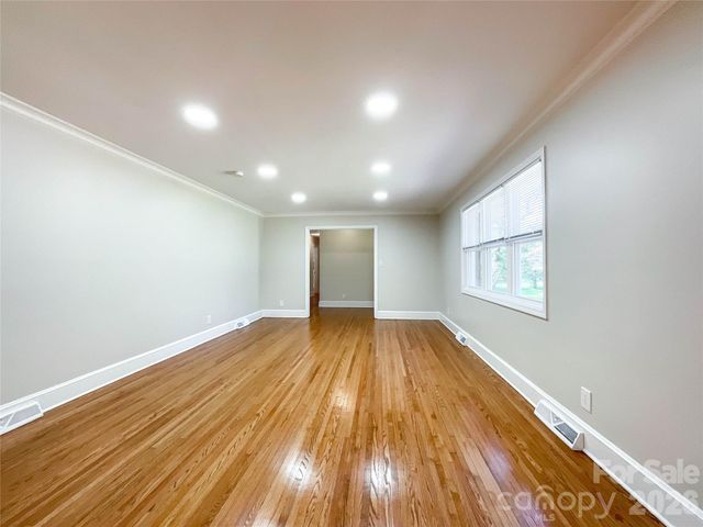 6728 Lakeside Drive, Charlotte, NC 28215