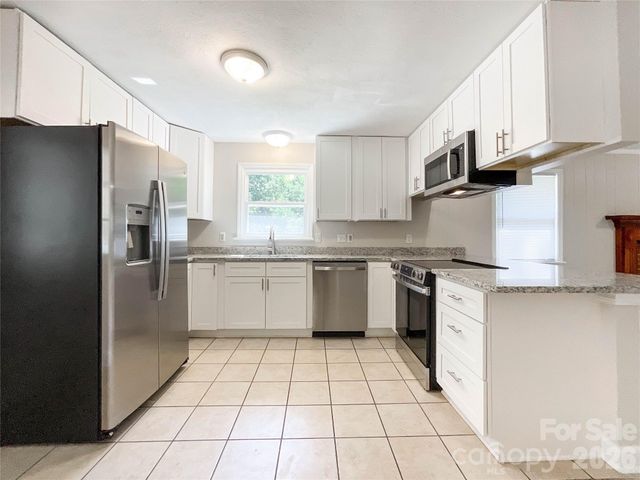 6728 Lakeside Drive, Charlotte, NC 28215