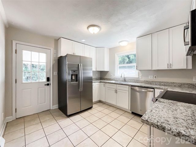 6728 Lakeside Drive, Charlotte, NC 28215