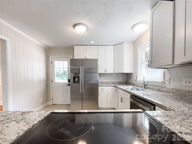 6728 Lakeside Drive, Charlotte, NC 28215