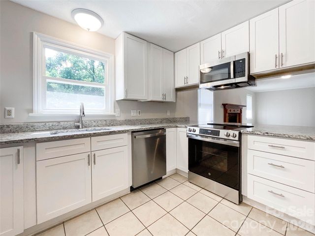 6728 Lakeside Drive, Charlotte, NC 28215