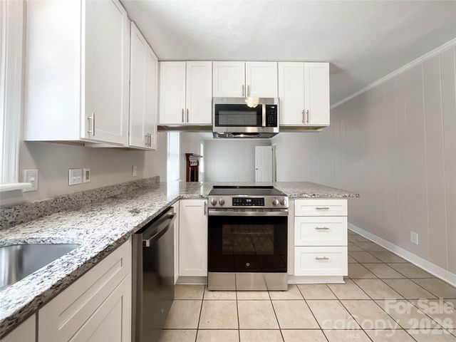 6728 Lakeside Drive, Charlotte, NC 28215