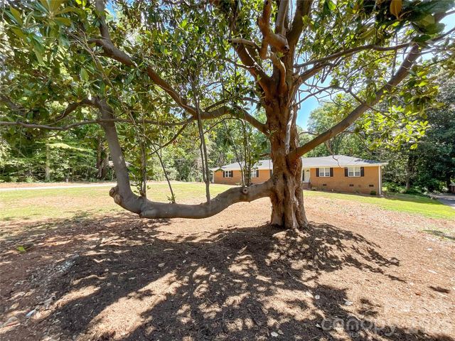 6728 Lakeside Drive, Charlotte, NC 28215