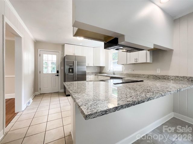 6728 Lakeside Drive, Charlotte, NC 28215