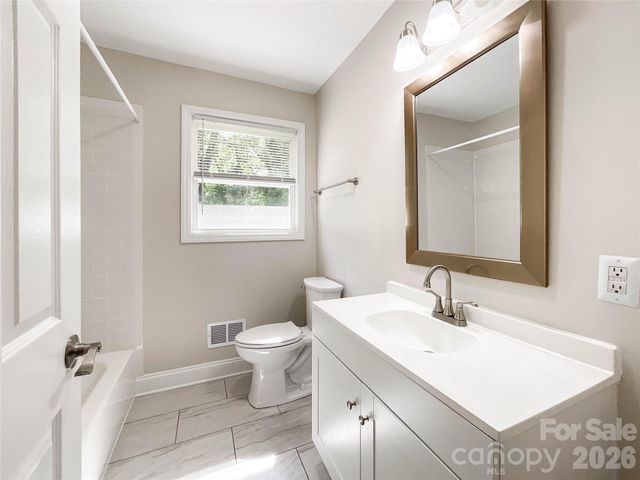 6728 Lakeside Drive, Charlotte, NC 28215