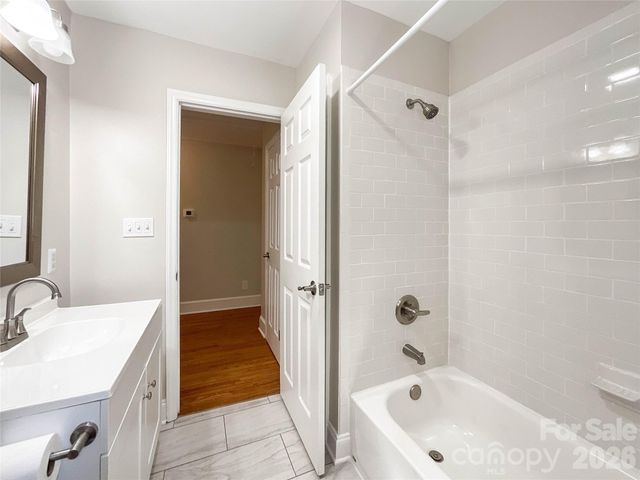 6728 Lakeside Drive, Charlotte, NC 28215