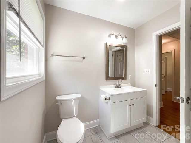 6728 Lakeside Drive, Charlotte, NC 28215