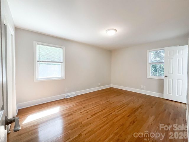 6728 Lakeside Drive, Charlotte, NC 28215