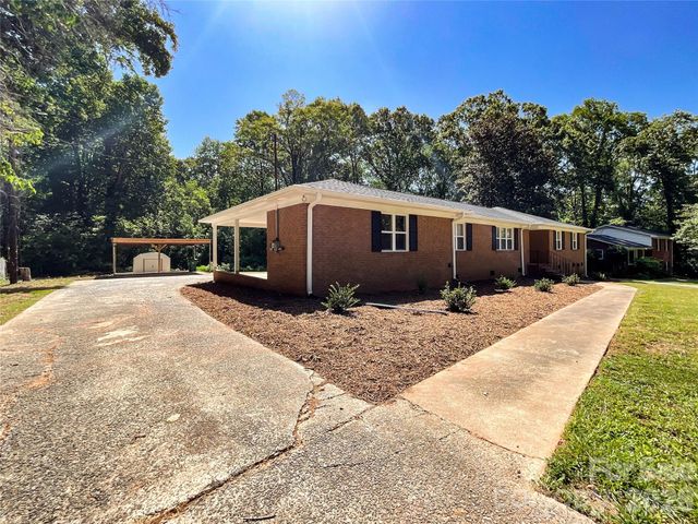 6728 Lakeside Drive, Charlotte, NC 28215