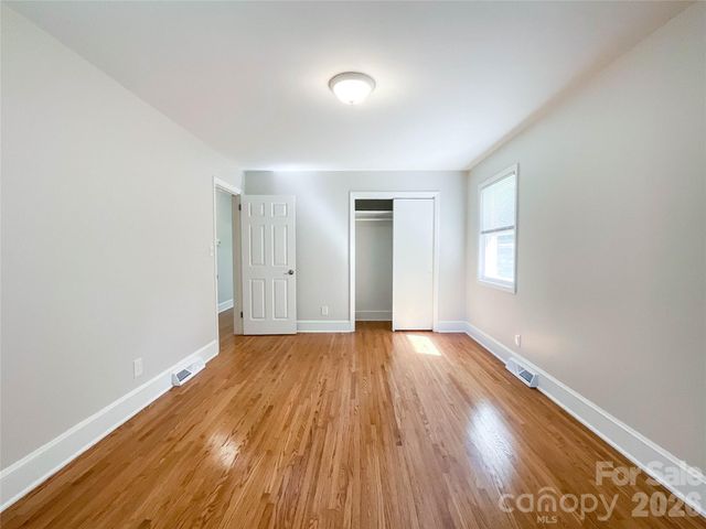 6728 Lakeside Drive, Charlotte, NC 28215