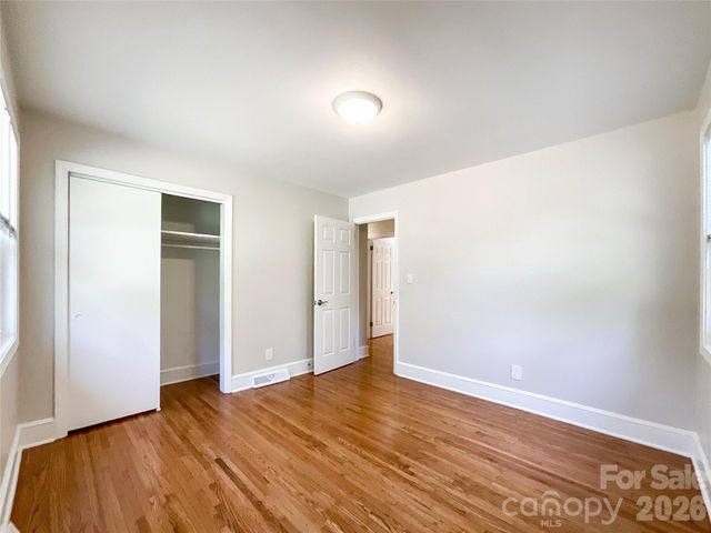 6728 Lakeside Drive, Charlotte, NC 28215
