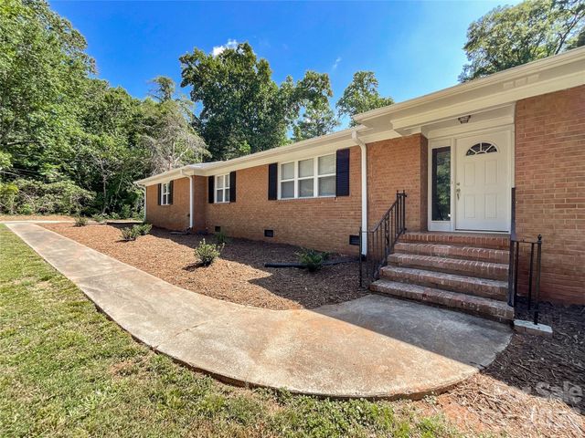 6728 Lakeside Drive, Charlotte, NC 28215