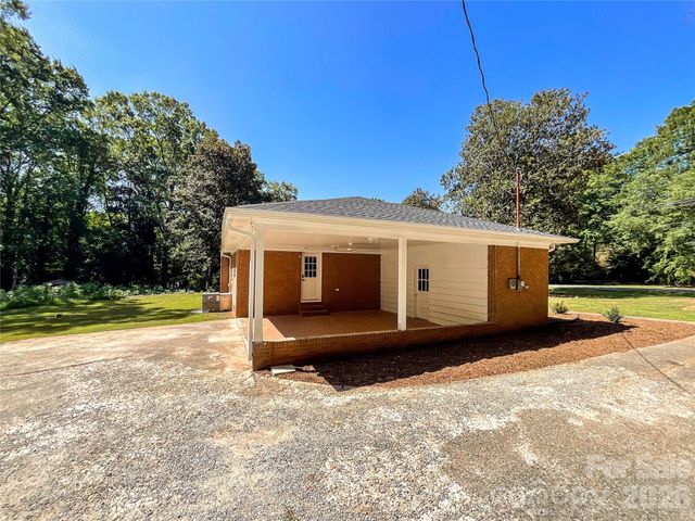 6728 Lakeside Drive, Charlotte, NC 28215