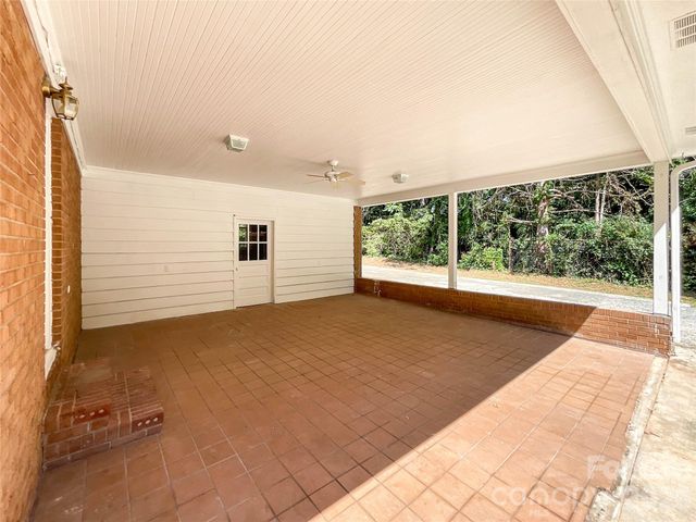 6728 Lakeside Drive, Charlotte, NC 28215