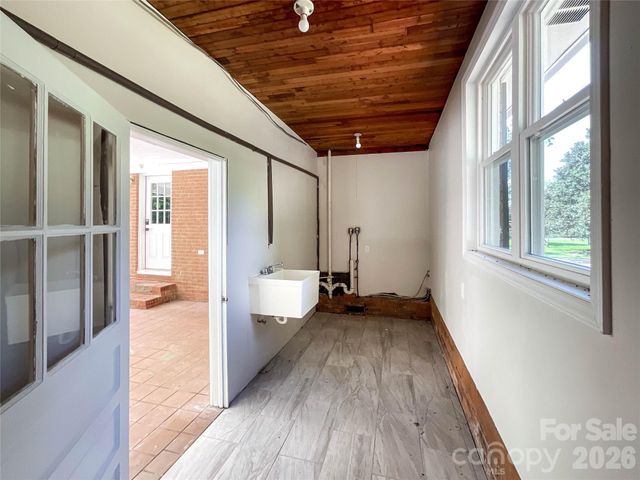 6728 Lakeside Drive, Charlotte, NC 28215