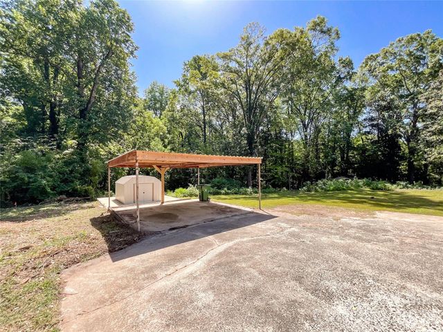 6728 Lakeside Drive, Charlotte, NC 28215