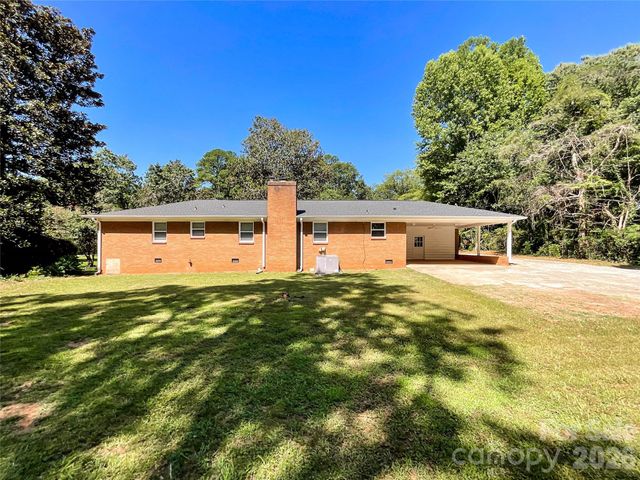 6728 Lakeside Drive, Charlotte, NC 28215
