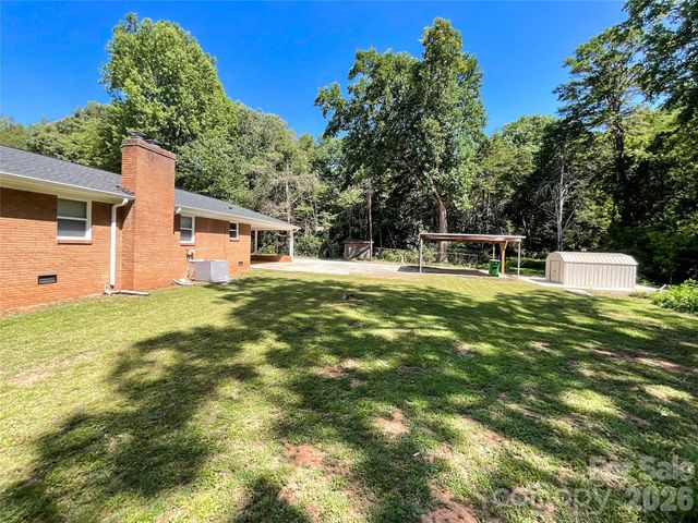 6728 Lakeside Drive, Charlotte, NC 28215