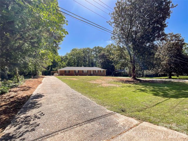 6728 Lakeside Drive, Charlotte, NC 28215