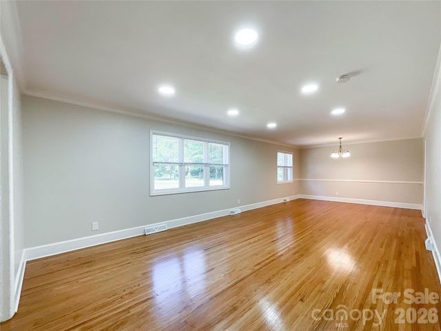 6728 Lakeside Drive, Charlotte, NC 28215